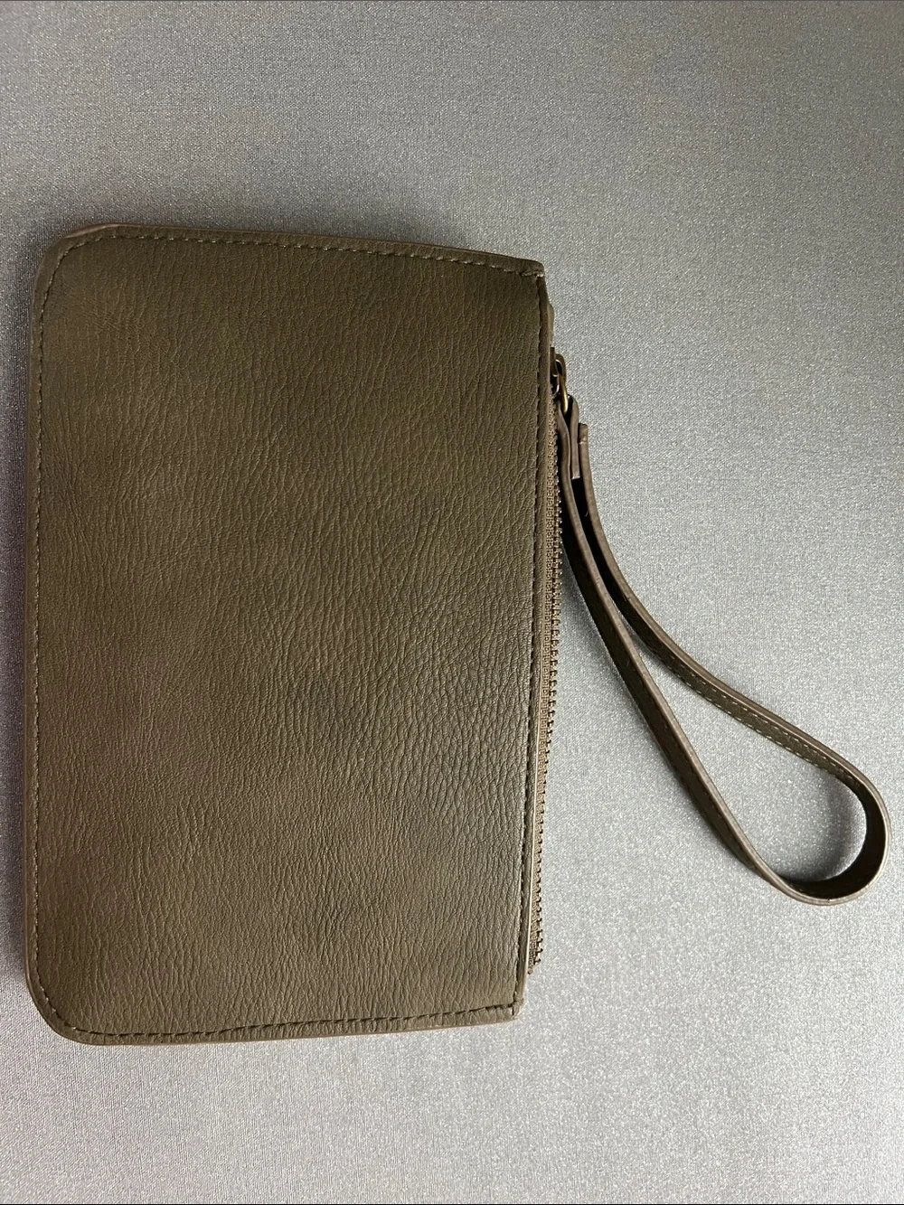 Universal Thread | Women's Olive Green Wristlet Wallet - Leather Look 7” x 4.5”